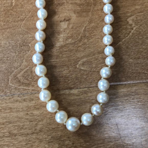 Classic graduated freshwater pearls 16 inch - Picture 2 of 3